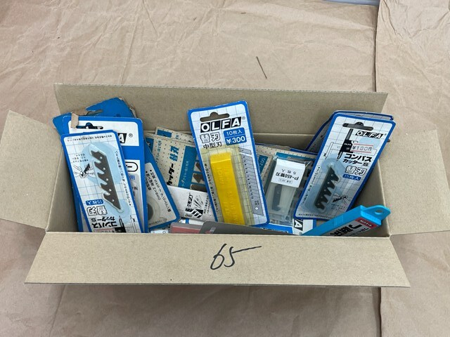 65 OLFA カッター 替刃 色々 まとめて 金物屋 廃業 未使用 大量 処分 デッドストック 在庫品 倒産 長期保管品 まとめ売り拍卖