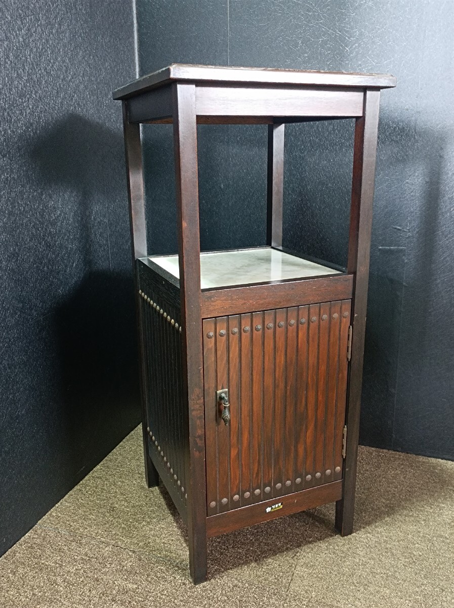 電話台 サイドテーブル カリモク製 アンティーク 木製 幅34.5 高さ80 奥行35 コンパクト 収納棚付き 装飾鋲 小型家具 レトロインテリア 拍卖