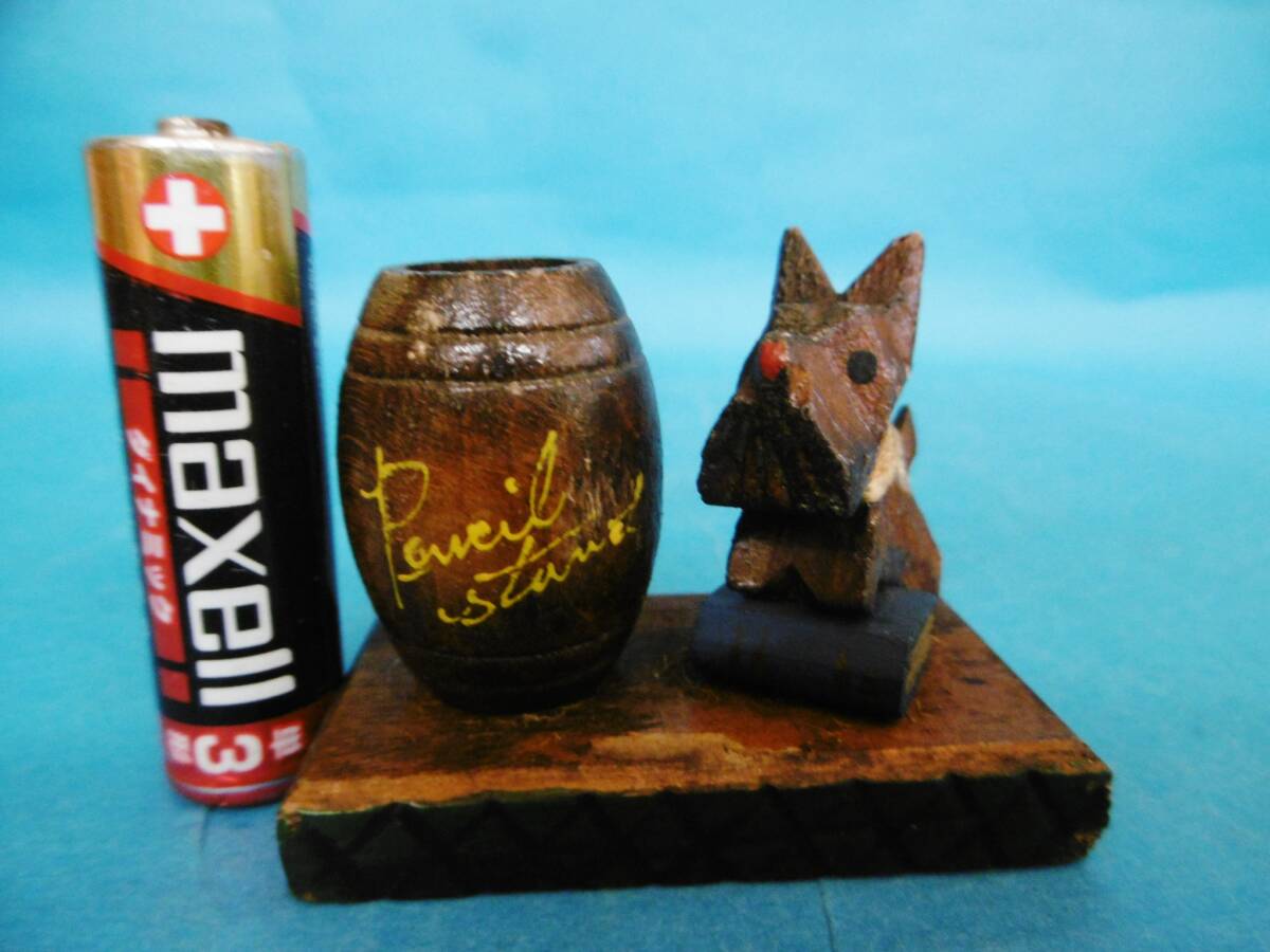 当時物★木彫り/本に足載せテリア犬/小さな鉛筆立て/ペンシルスタンド/ワンちゃん/犬/箱根温泉/昔観光地土産/昭和レトロ★小欠け難有り拍卖