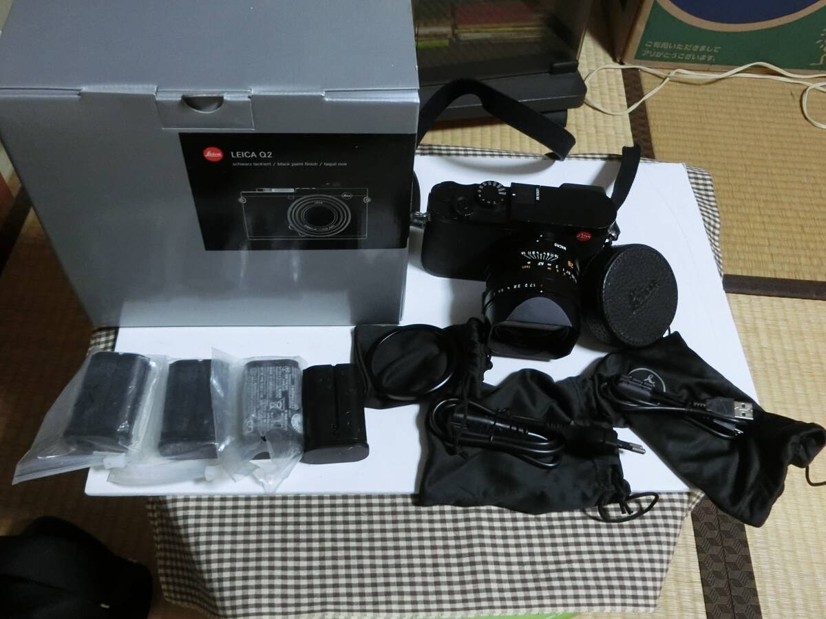 Leica(ライカ) ブラックアルマイトデジタルカメラ Q2 防水 防塵 高速 コンパクト 19050 +バッテリ-4本 自宅保管品拍卖