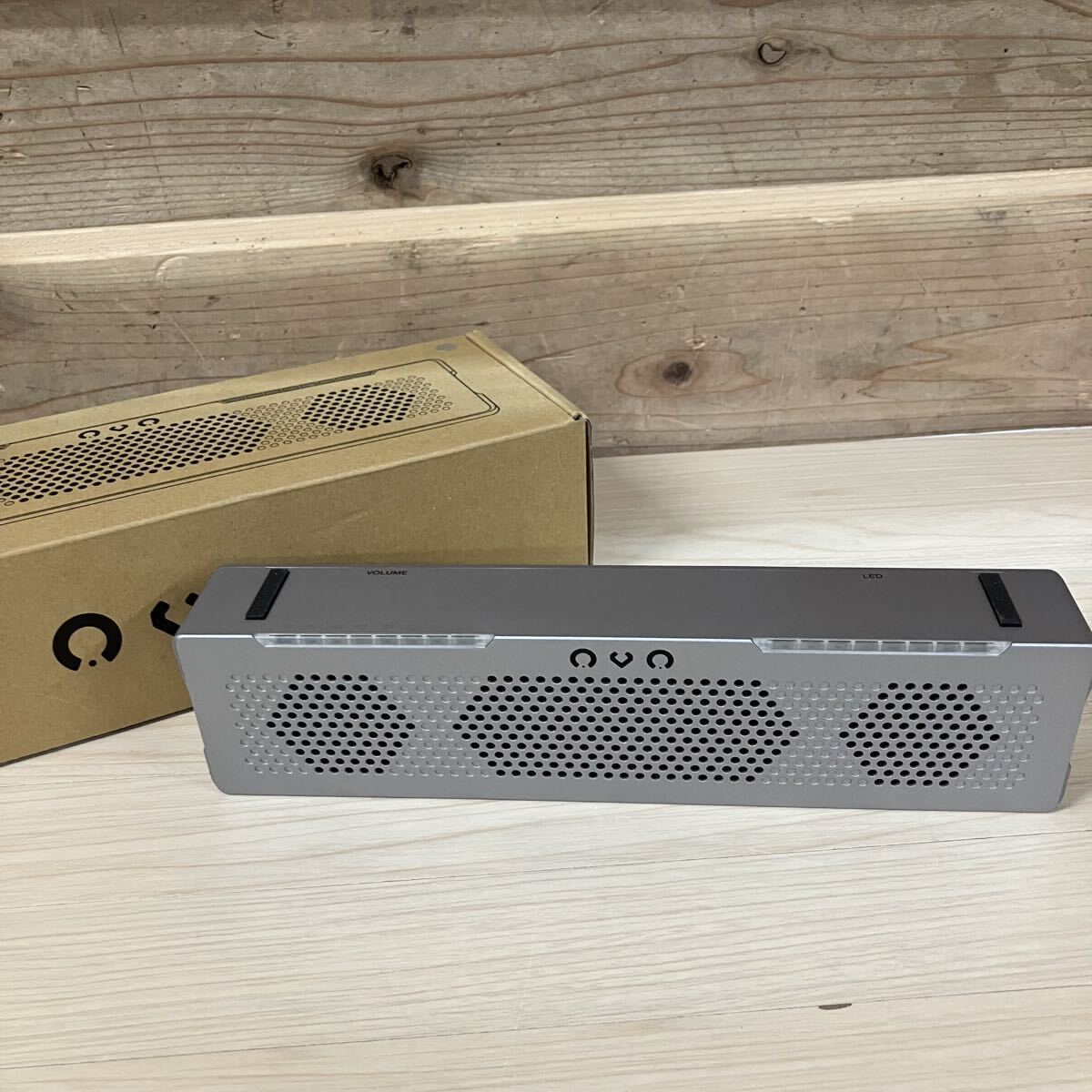 9 EN OVO スピーカー ポータブルスピーカー オボ シルバーカラー ケース付 箱付 デジタル オーディオ機器 通電確認のみ 現状品拍卖