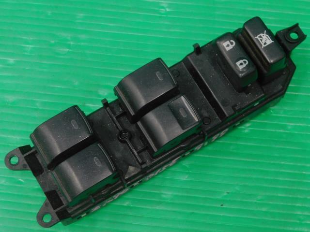 ノア DBA-ZRR70G パワーウインドウスイッチ X Lセレクション 8人 3ZR-FE 8S6 84040-33080拍卖