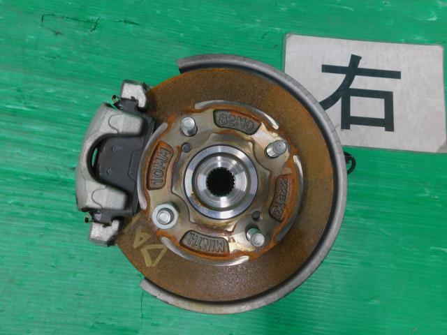 キャリィ 3BD-DA16T 右FナックルハブASSY スーパーキャリィX 4WD R06A 26U 45111-82MD0/43420-76811拍卖