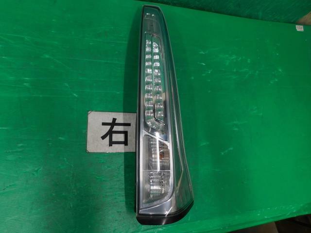 セレナ DAA-HC26 右テールランプ 20X S-ハイブリッド MR20DD KH3 26550-1VM0A拍卖
