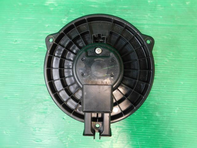 アイシス DBA-ANM10W ヒーターブロアモーター プラタナUセレクション 1AZ-FSE 070 87103-44080拍卖