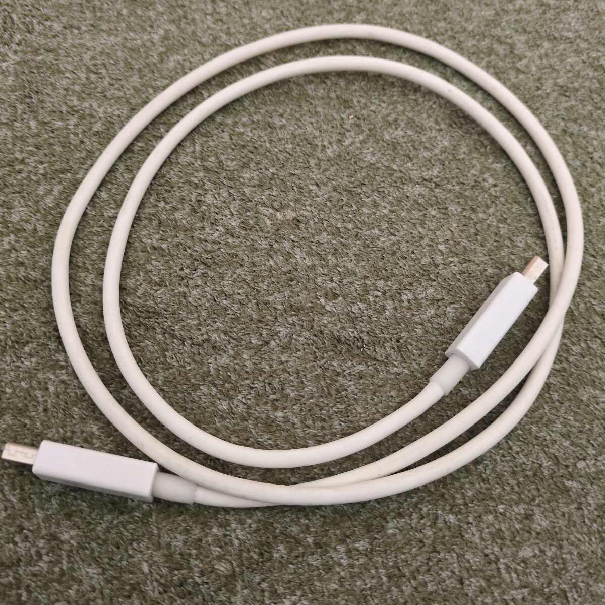 Thunderboltケーブル オス toオス 100センチ 動作確認済み拍卖