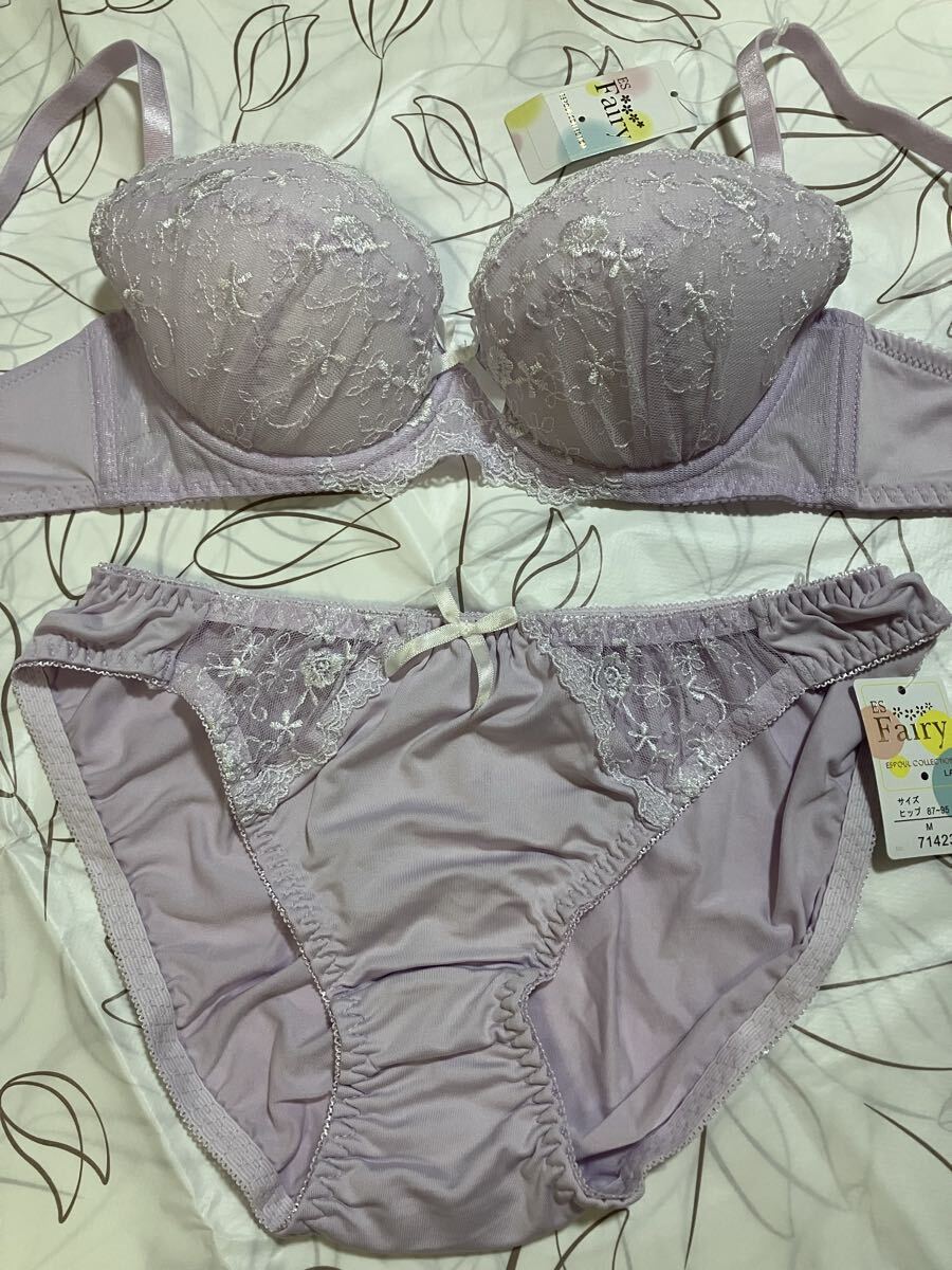 C70M フェアリー 小花柄刺繍×レースのブラ&ショーツセット ラベンダー拍卖