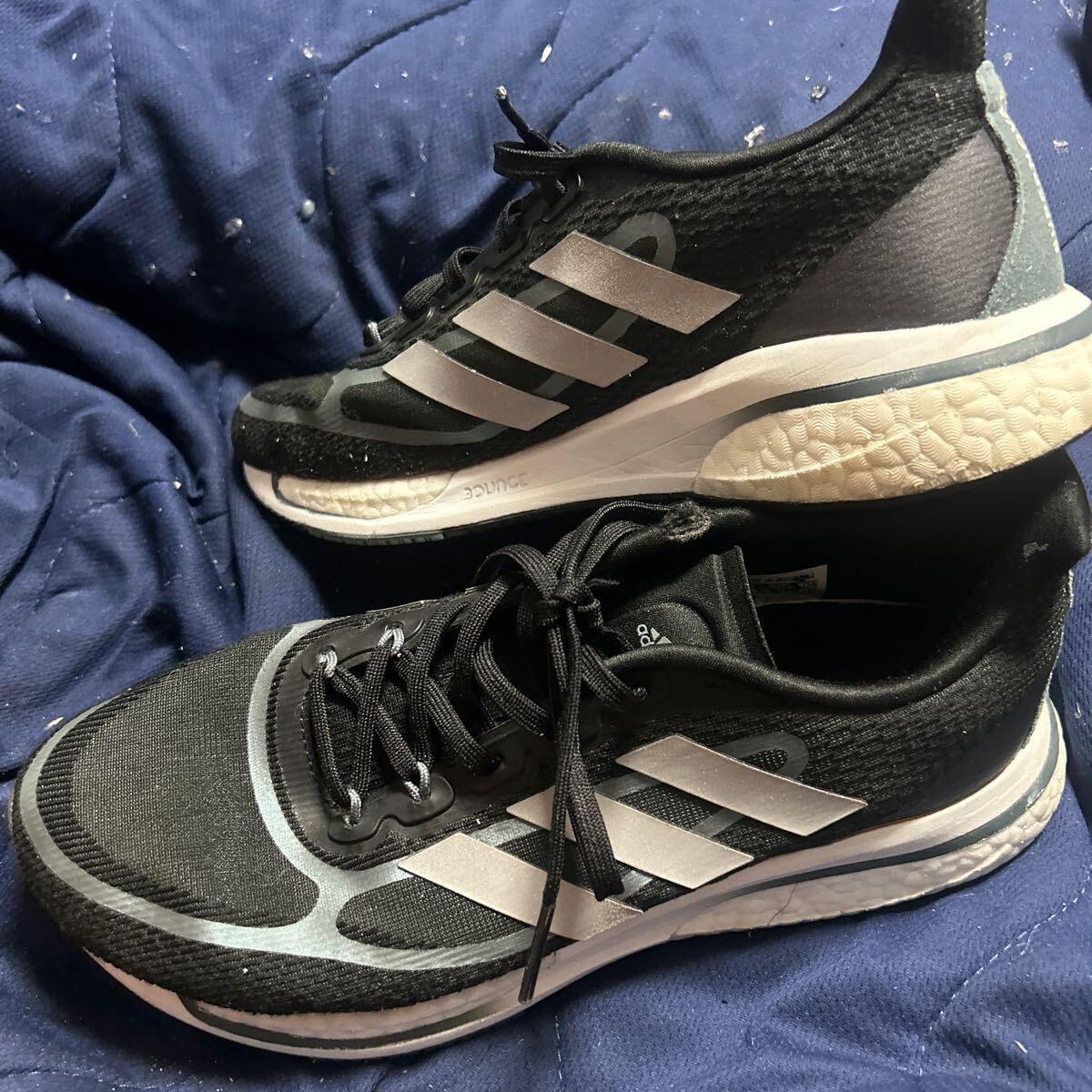 美品!2回着用 アディダス スーパーノヴァ+ 「黒/シルバーメタリック」軽量ランニングシューズ24.5㎝定価11731円 送料600円拍卖