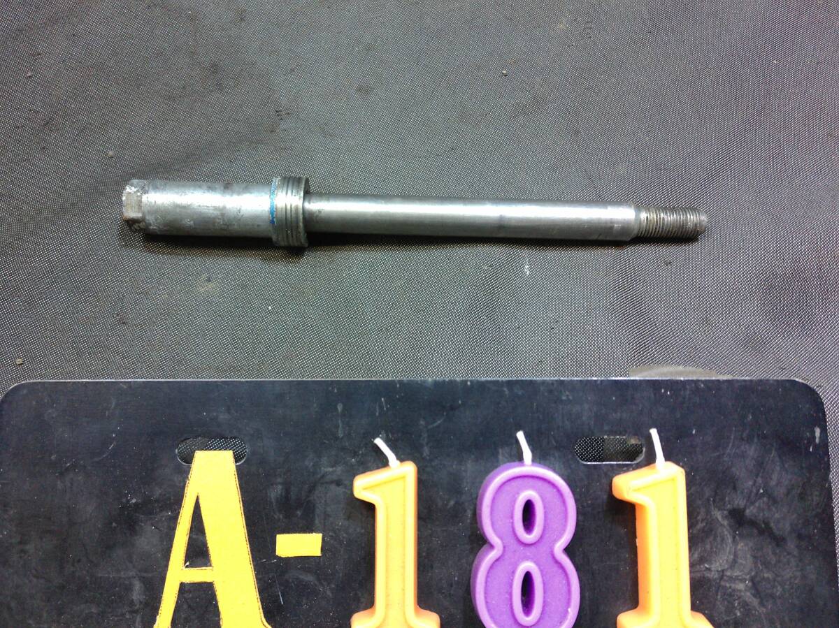 当時物のCBX400Fの純正のアクスルシャフト フロントのカラー付き NO-1 cbx400f拍卖