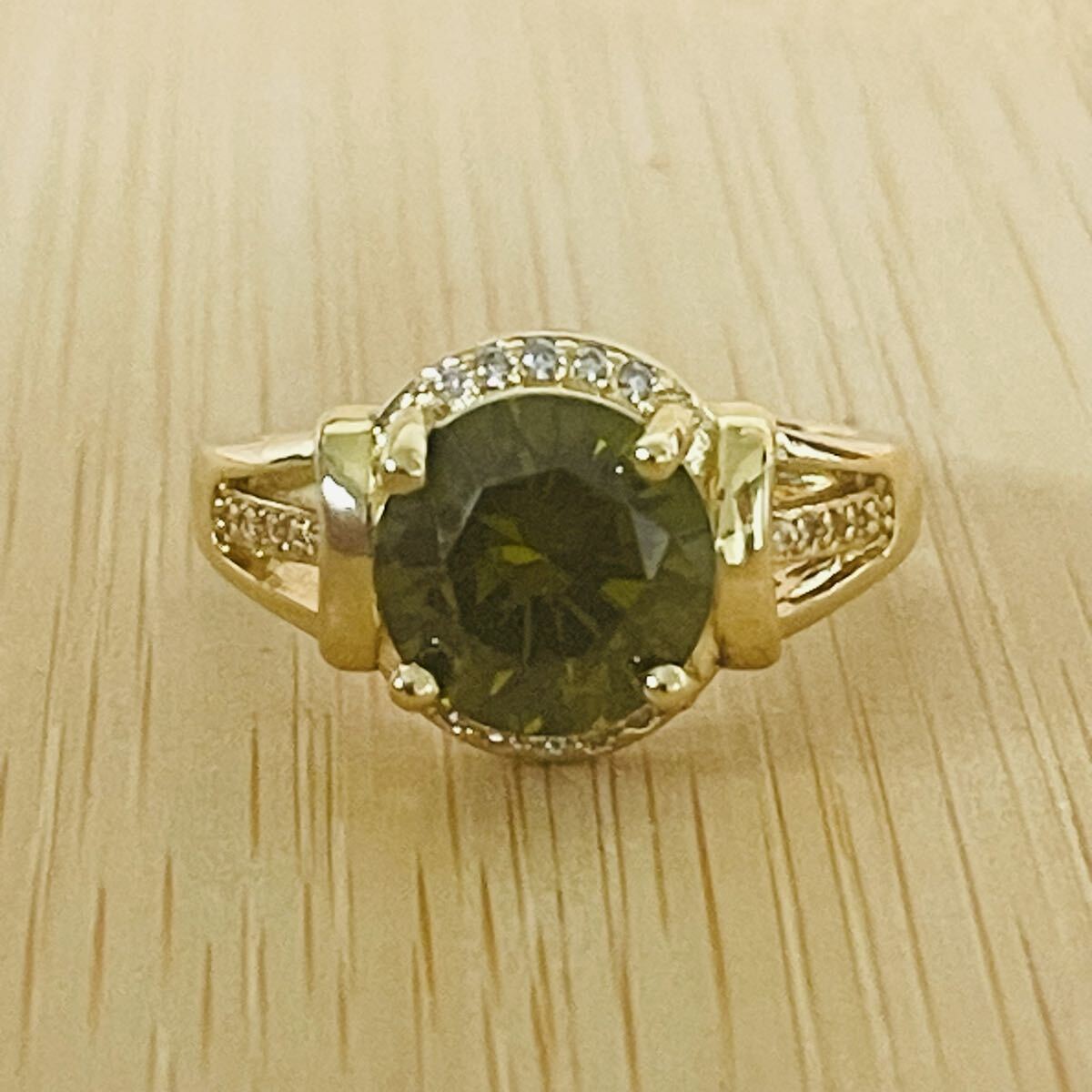 ☆安心安全ヤフオク便☆★送料無料★匿名配送★ペリドット?昭和リング ヴィンテージ指輪アンティーク サイズ13.5号拍卖