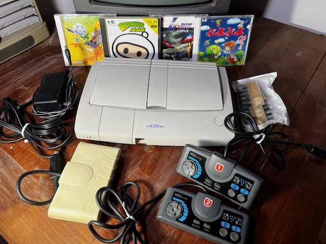 PCエンジン Duo‐R 本体セット 美品 ホワイト無黄ばみ 動作良好 CD&HuカードOK マルチタップ&パッド2個 コンデンサ予備付き 1円スタート拍卖