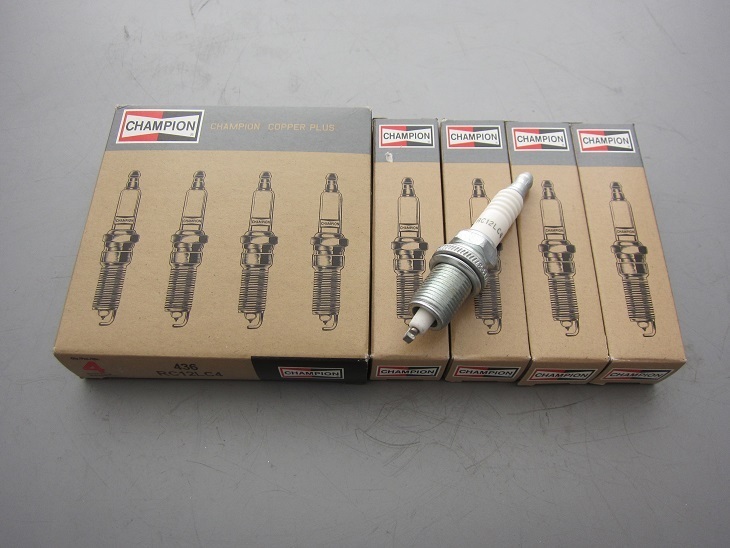 CHAMPION♪97~03 ダッジ ダッジバン ラムバン 97~01 ラム1500/2500 ダコタ スパークプラグ 8本セット (プラグ)拍卖