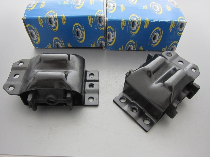 DEA♪92~99 タホ サバーバン ユーコン 4WD K1500 エンジンマウント 左右セット (茶箱ラベル仕様に成ります。)拍卖