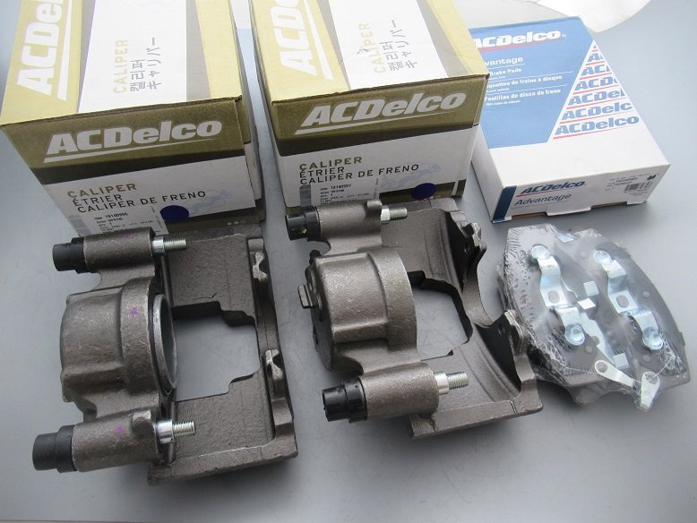 ACデルコ♪92~99 シボレー タホ サバーバン C1500 フロント ブレーキキャリパー左右 ブレーキパッド セット 商品説明確認要拍卖