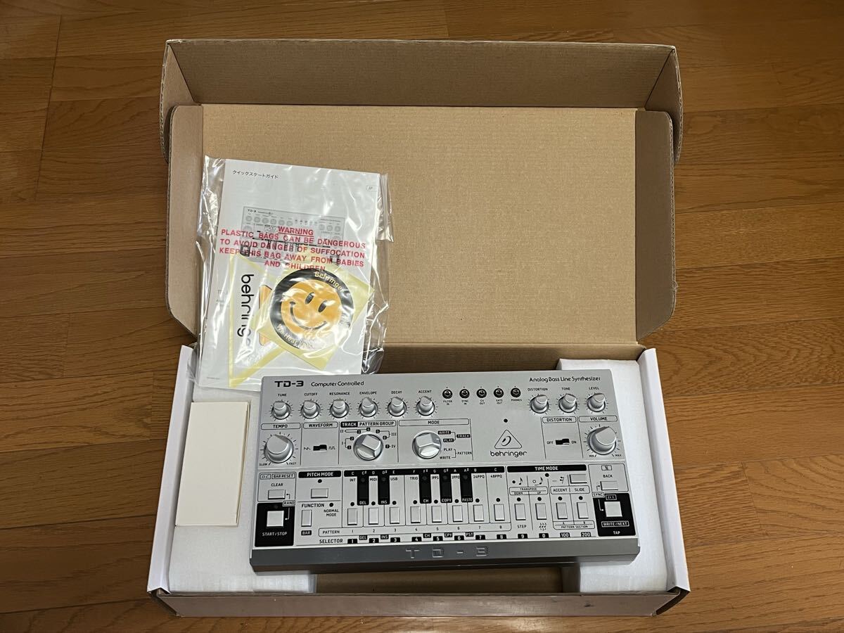 ベリンガー Behringer アナログベースラインシンセサイザー TD-3-SR 中古品拍卖