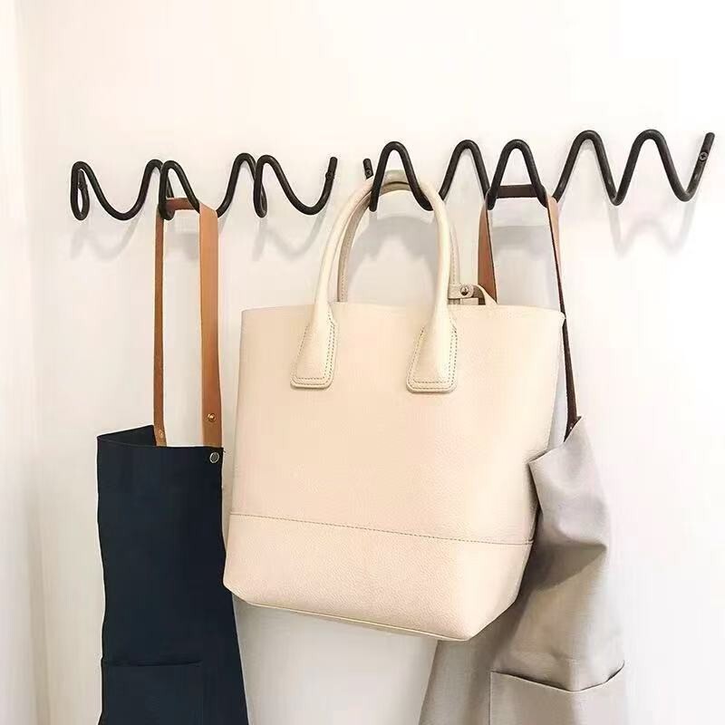 ウォールハンガー 壁掛けフック 5フック 北欧風 ウェーブフック ポーチ装飾 錬鉄ハンガー コートラック リビングルーム装飾 人気拍卖