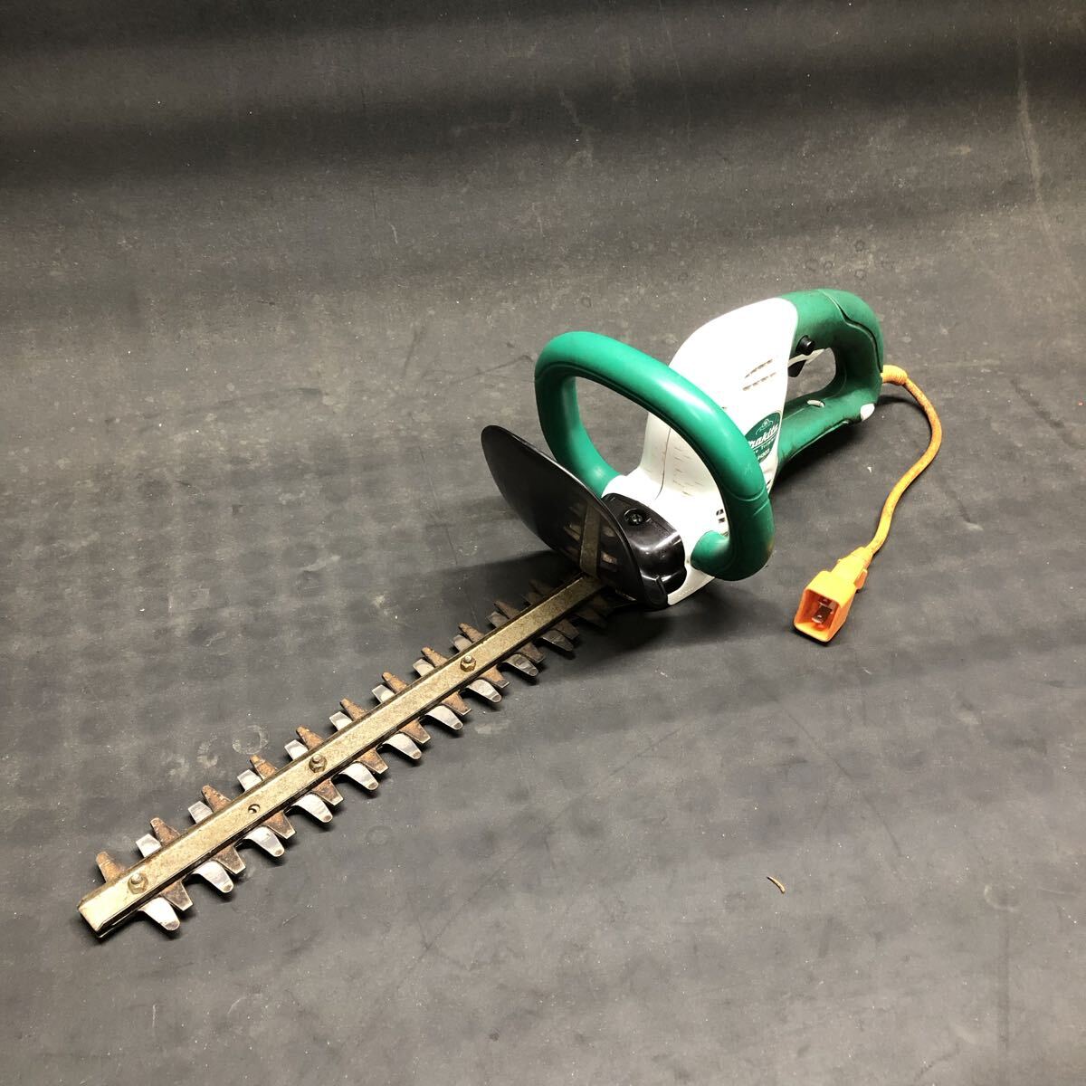 H3670 マキタ MUH303 生垣バリカン 電源コード式 刈込幅300mm拍卖