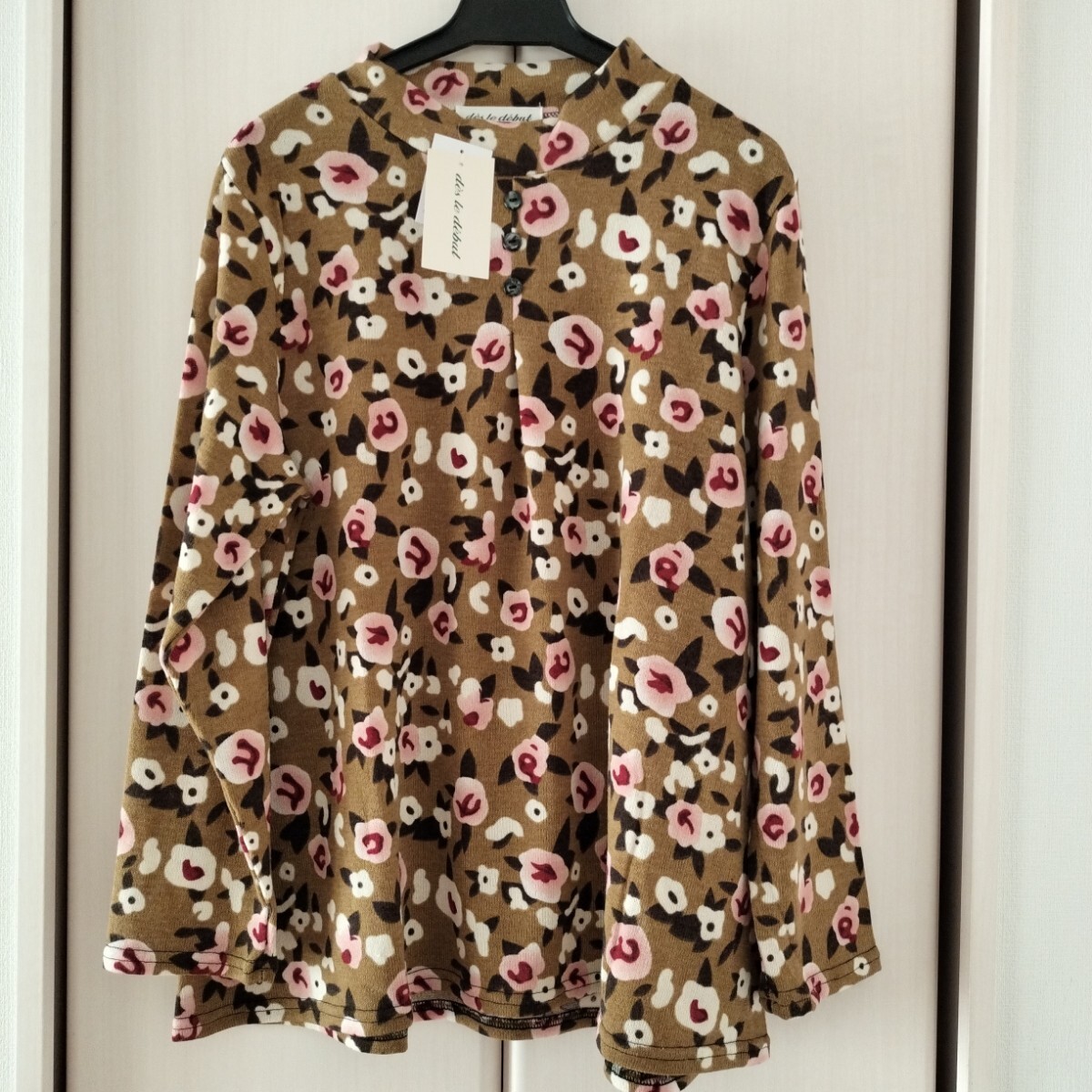 新品タグ付【M~Lサイズ】秋冬 des le debut レディース ミセス 長袖ニット ハイネック カットソー ボタン 船場ニット 118468 茶系 花柄拍卖