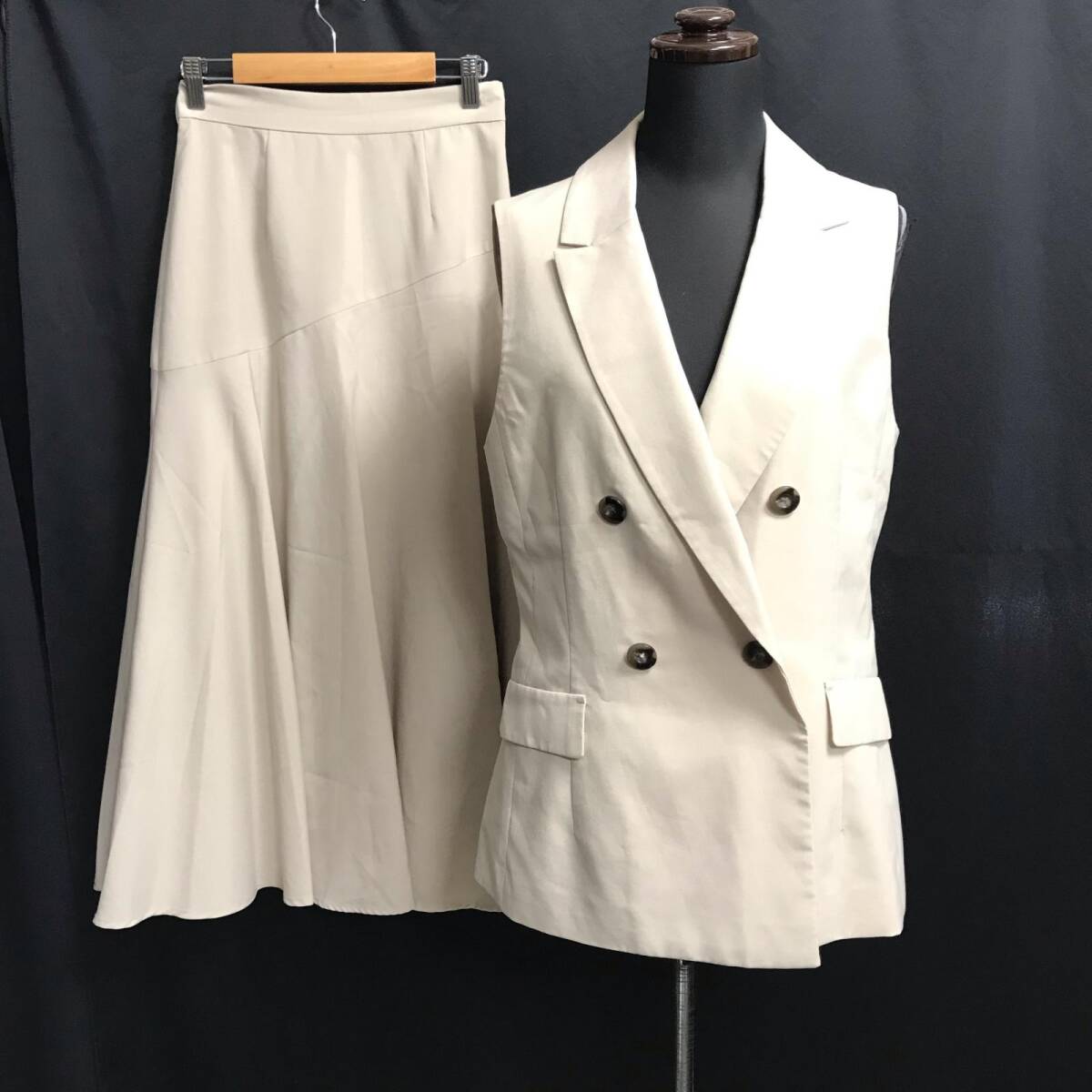 美品★Apuweiser-riche/アプワイザーリッシェ★セットアップ【S/ベージュ】ノースリーブ/ダブルジャケット/ロングスカート◆BJ128-b拍卖