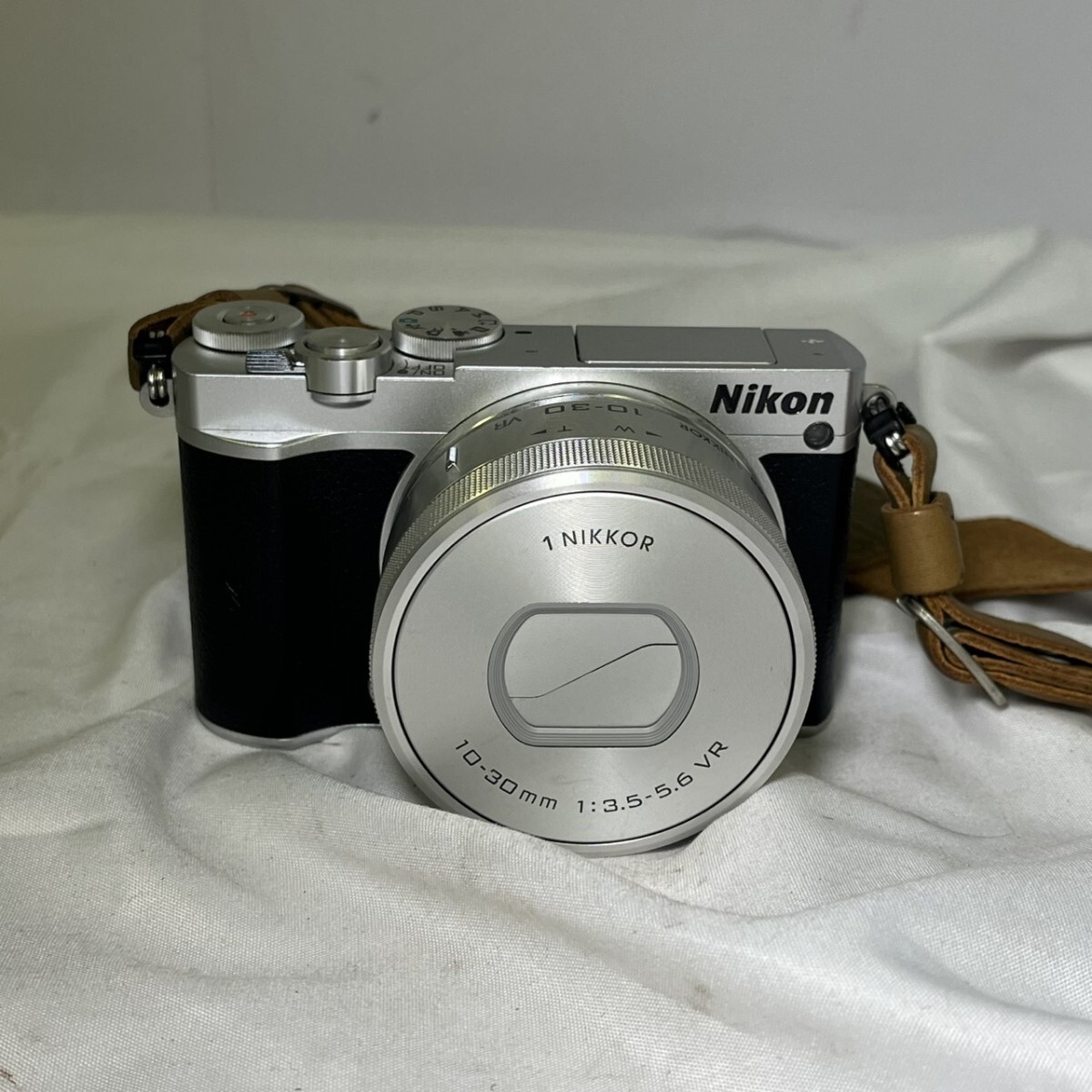 1000円スタート【ジャンク品】Nikon ニコン ミラーレス一眼カメラNikon 1 J5拍卖