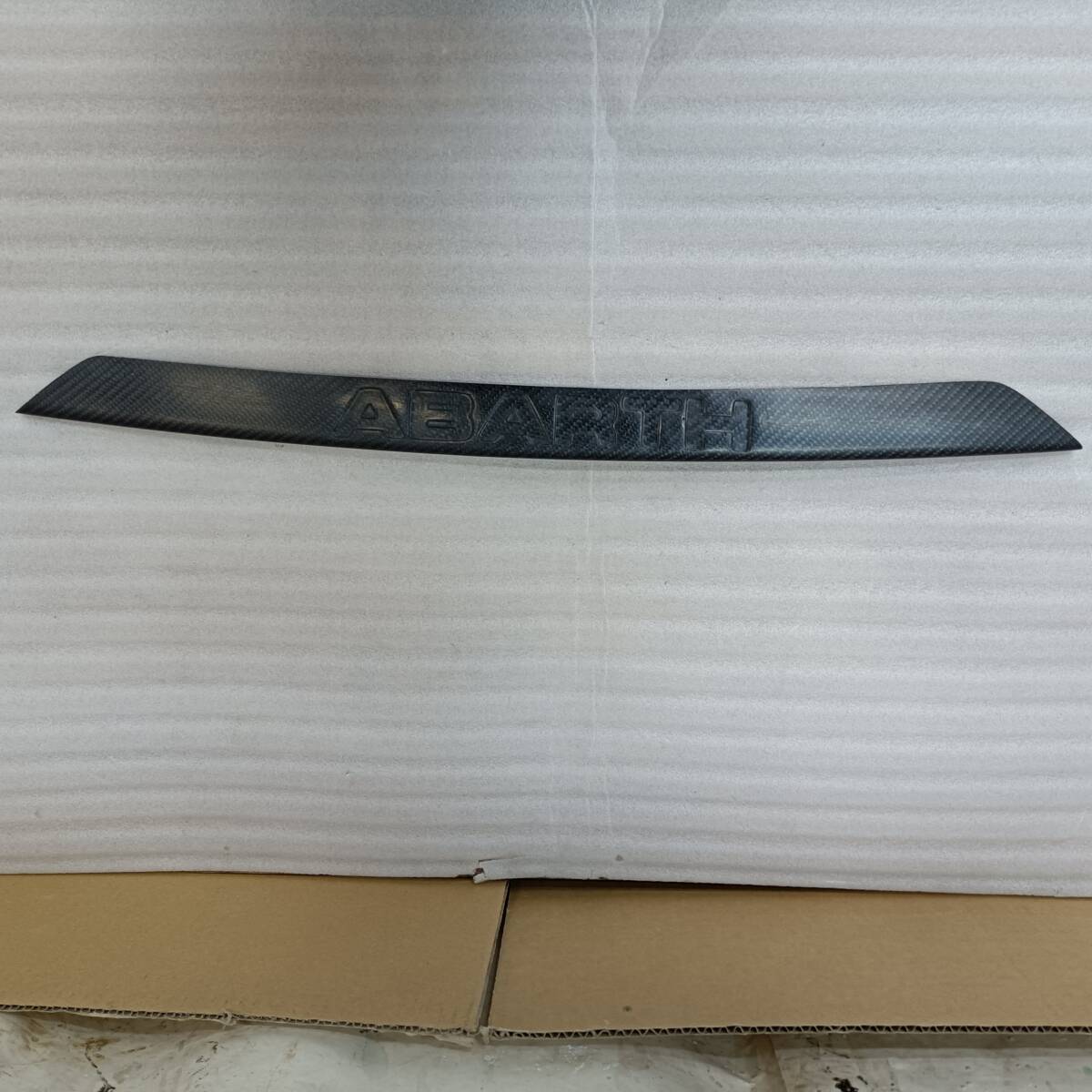 FIAT500 アバルト 後期型 ABARTH カーボンフロントセンターガーニッシュ アウトレット品 拍卖