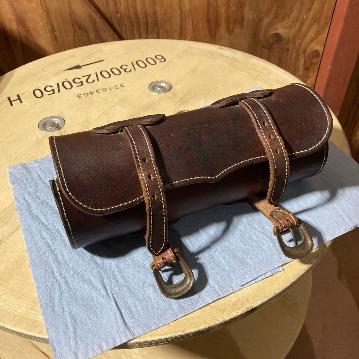 1,000円スタート売切り 本革ツールバッグ サドルバッグ 手縫い極厚本革ショベル ビンテージバッグ サイドバッグ カラーブラウン拍卖