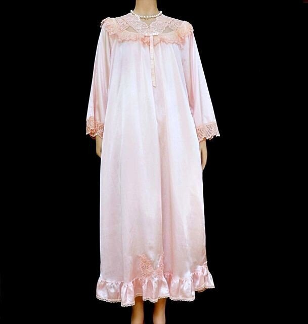 CE5-V25☆//バスト120㎝以上の超グラマー2XLサイズ♪光沢ピンク*人気のロング丈/130㎝*可愛いパール&スパンコール付き☆ネグリジェ*▲拍卖