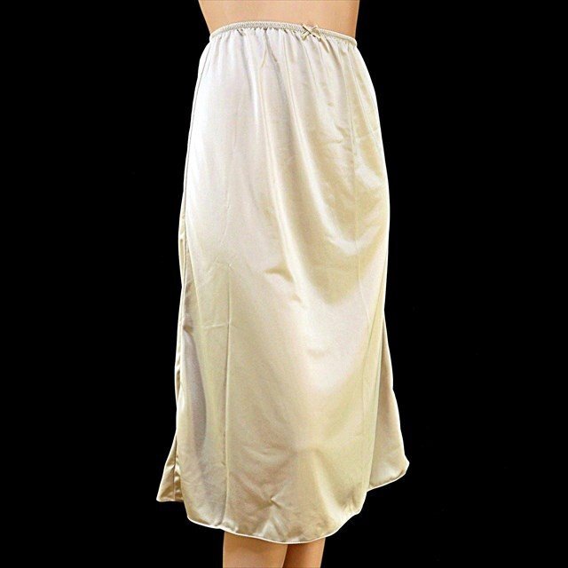 CE5-V48//新品未使用/アクト/日本製☆なめらかな肌ざわりが心地いい☆上品な煌めき感☆ロングペチコート※一番安価で送料ゆうパケット250円拍卖