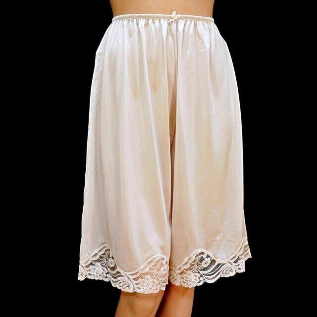 CE5-V10//日本製☆ビッグなLサイズ☆しなやかでやわらかく上質な光沢素材☆大人上品なペチコート※一番安価で送料はゆうパケット250円拍卖