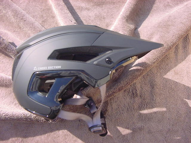 cross section BASYS HALF SHEL HELMET L/XLsize 新品未使用拍卖