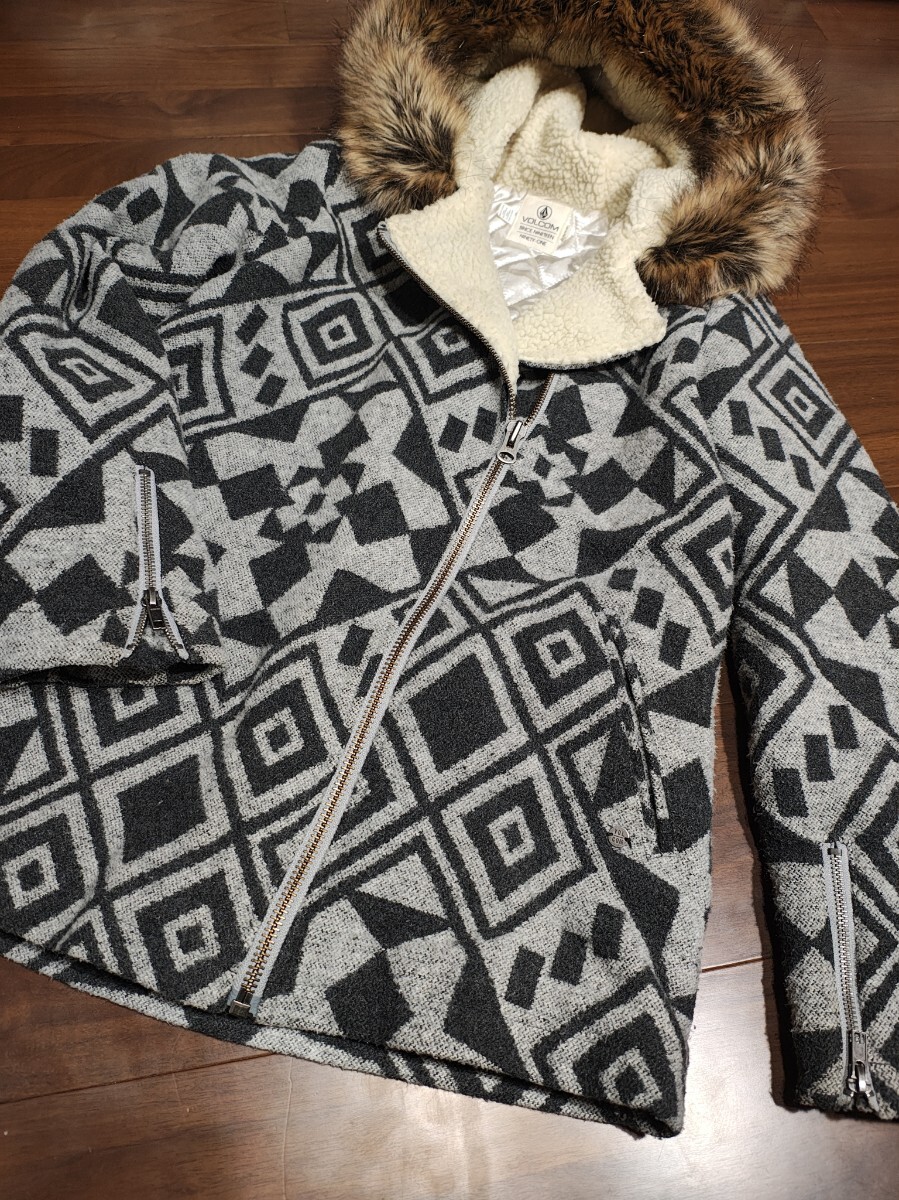 VOLCOM ボルコム ライダース コート showdown フード/ファー/中綿ニット レディース USAサイズS アウター 防寒 ロゴ刺 秋冬 拍卖