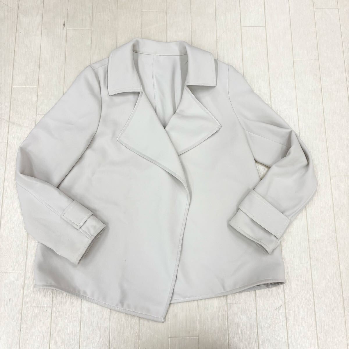 1816〓 LAUTREAMONT ロートレアモン ボタンレスジャケット レディース サイズ36 ライトグレー 上着 トップス 羽織 ボタン無し カジュアル拍卖