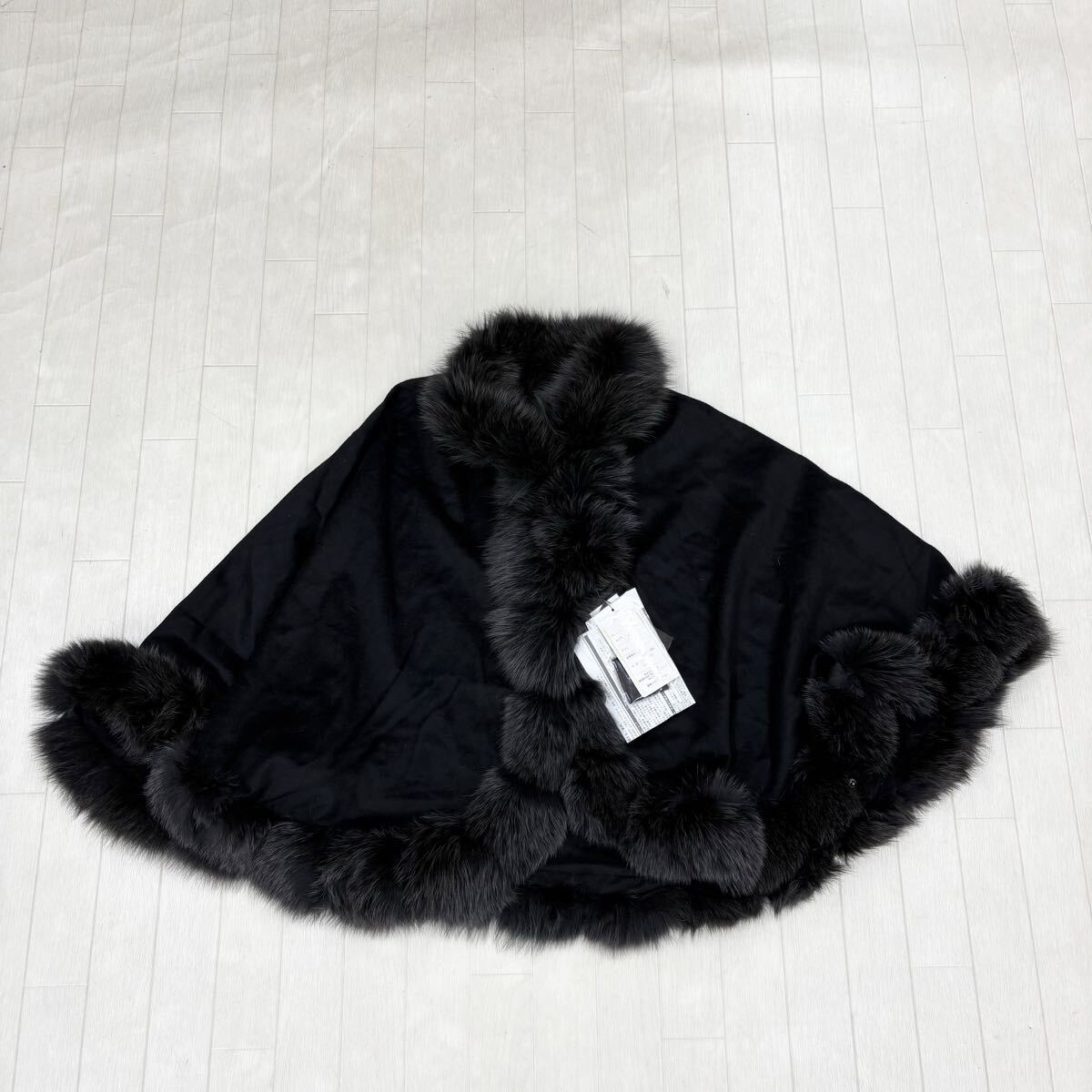 1824〓 新品タグ付き 定価99750円 MASABARDO SAGA FURS マッサバルド カシミヤポンチョ レディース サイズM-L ブラック 上着 カシミヤ100%拍卖