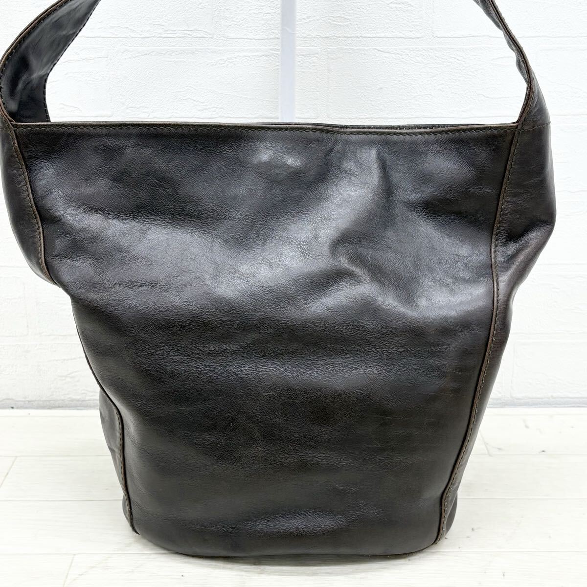 1819〓 DKNY Donna Karan New York ダナキャランニューヨーク ショルダーバッグ レディース ダークブラウン 鞄 肩掛け鞄 レザーバッグ拍卖