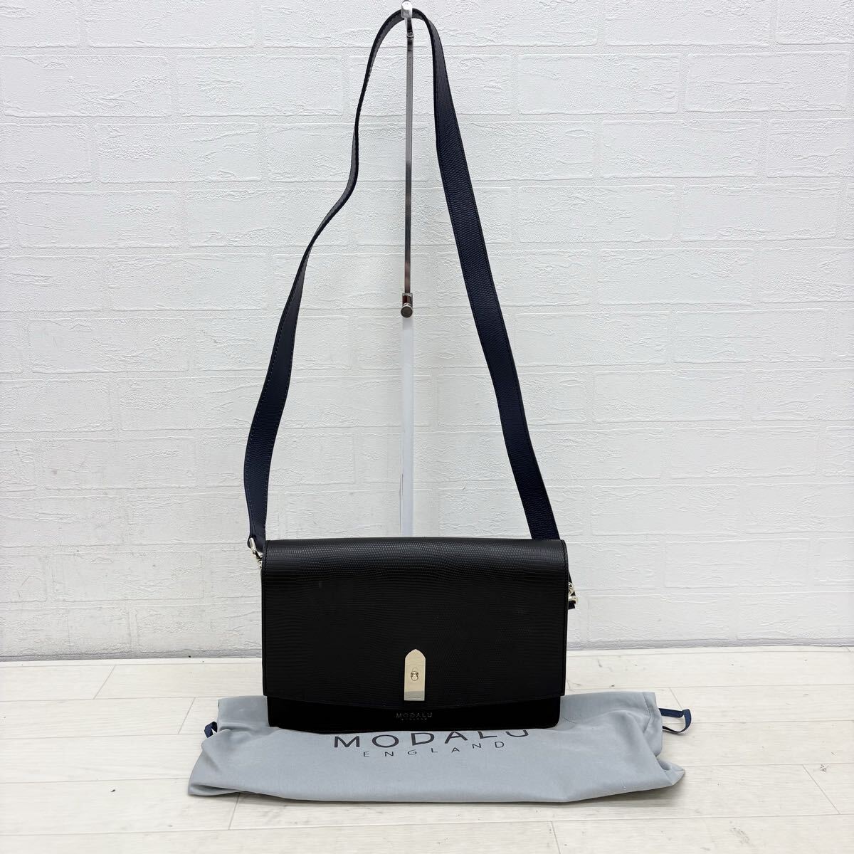 1819〓 保護袋付き MODALU モダルー ショルダーバッグ レディース ブラック ショルダー紐ネイビー 鞄 肩掛け鞄 斜め掛け 拍卖