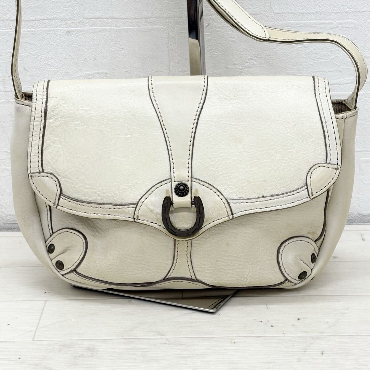 1826〓 Dakota ダコタ ショルダーバッグ レディース アイボリー 鞄 肩掛け鞄 斜め掛け レザーバッグ カジュアル拍卖
