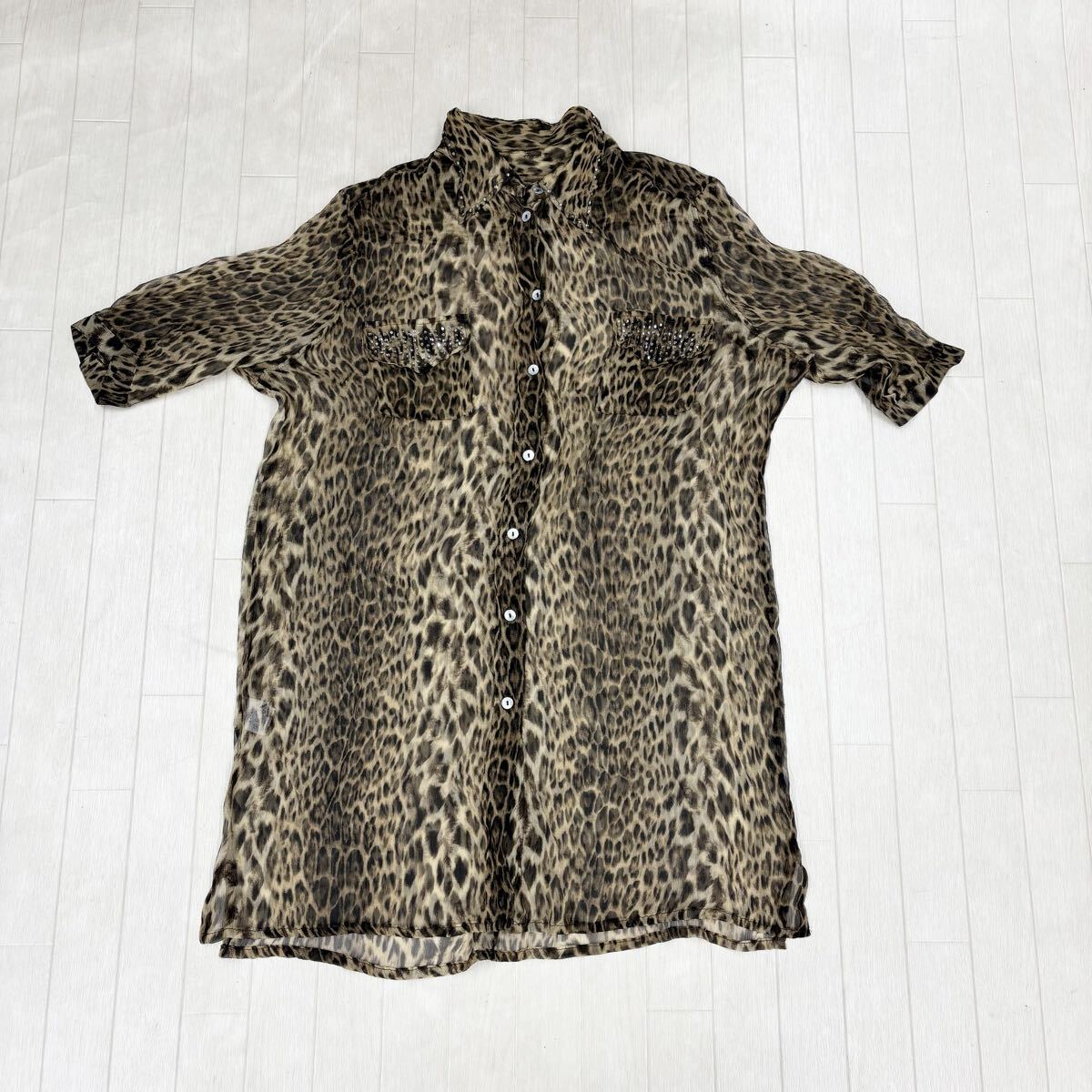 1825〓 ブランド不明 シルクブラウス レディース サイズXXL 豹柄 アニマル柄 ラインストーン トップス シルク100% 半袖ボタンシャツ 拍卖