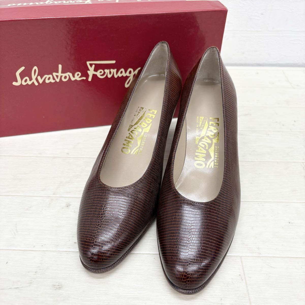 M33〓 ①箱付き Salvatore Ferragamo サルヴァトーレフェラガモ パンプス レディース サイズ6C ブラウン 靴 シューズ ビジネス カジュアル拍卖