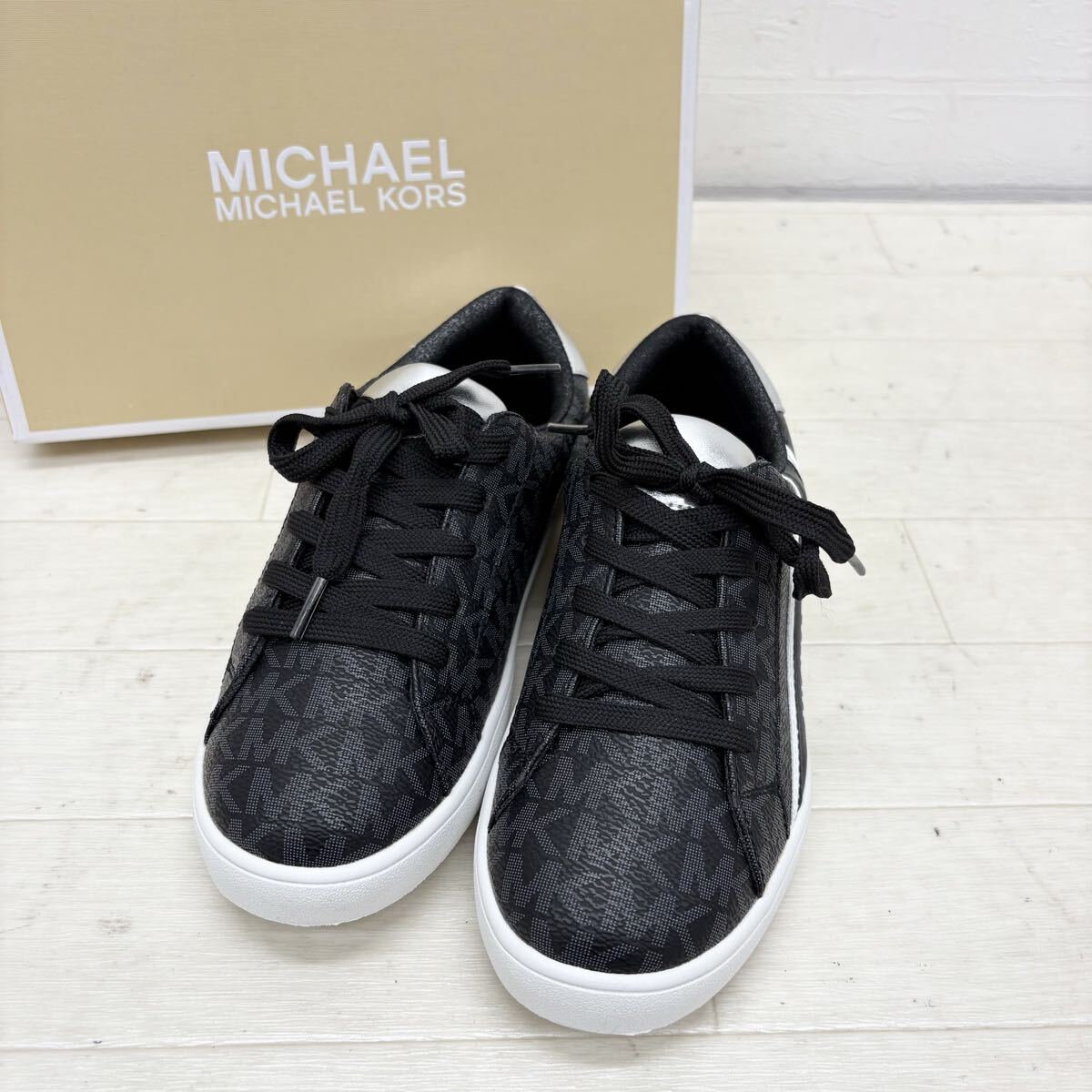 1827〓 箱付き MICHAEL KORS マイケルコース スニーカー レディース サイズ21 ブラック シルバー ローカット 靴 シューズ カジュアル拍卖