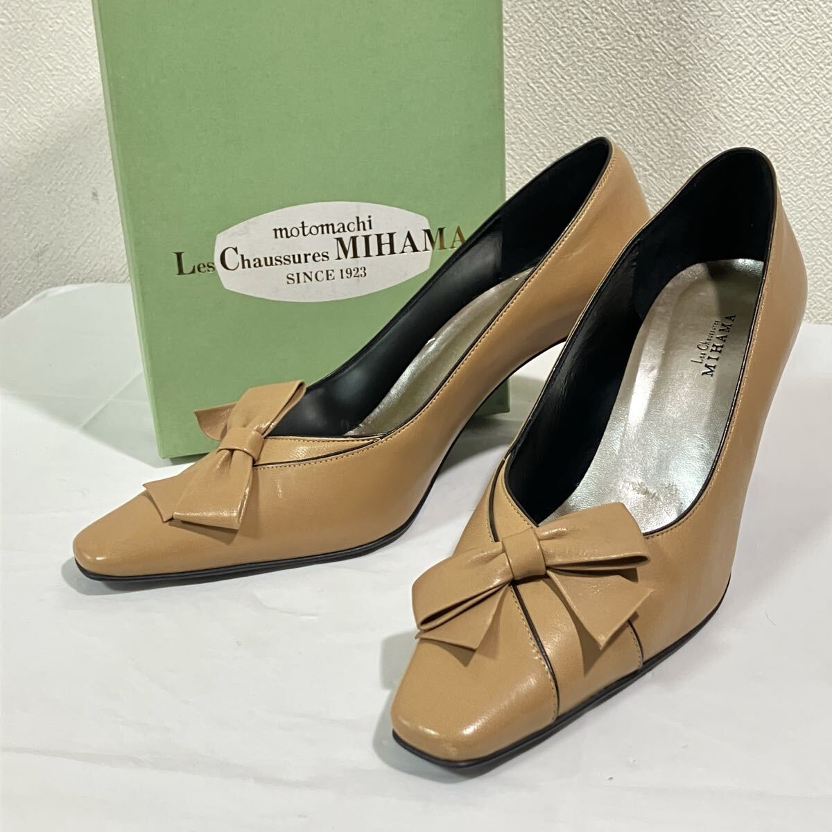 美品◎MIHAMA/ミハマ 本革 リボンモチーフ スクエアトゥ レザー パンプス ベージュ 24cm 横浜元町 箱付拍卖
