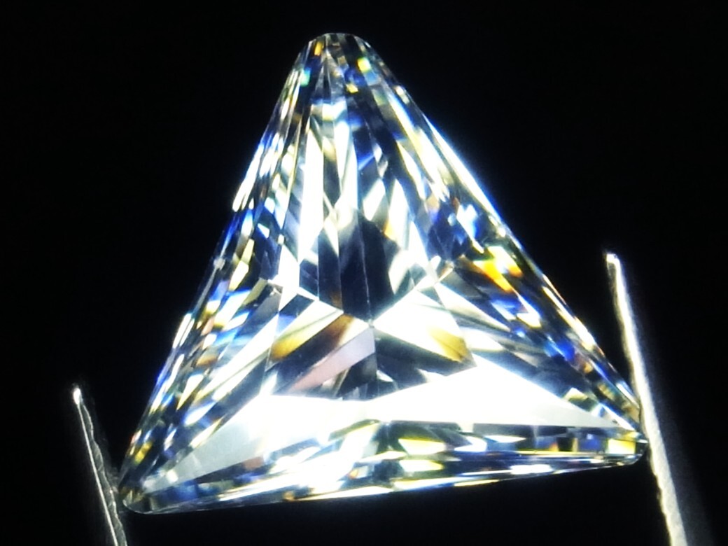 5.88ct 10㎜辺 トリリアントカット・5Aランクの上質なキュービックジルコニア 人の手が一切触れていない完全未使用新品拍卖