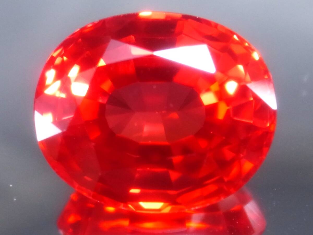 12.57ct 新品・大粒サイズ・希少な最上級のパパラチアカラー 変色効果有・ 合成コランダム拍卖