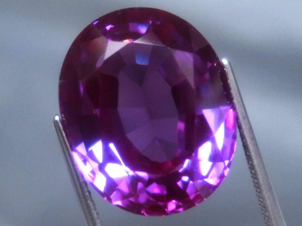 23.62ct 新品・大粒サイズ・アレキサンドライト変色効果タイプ・合成コランダム拍卖