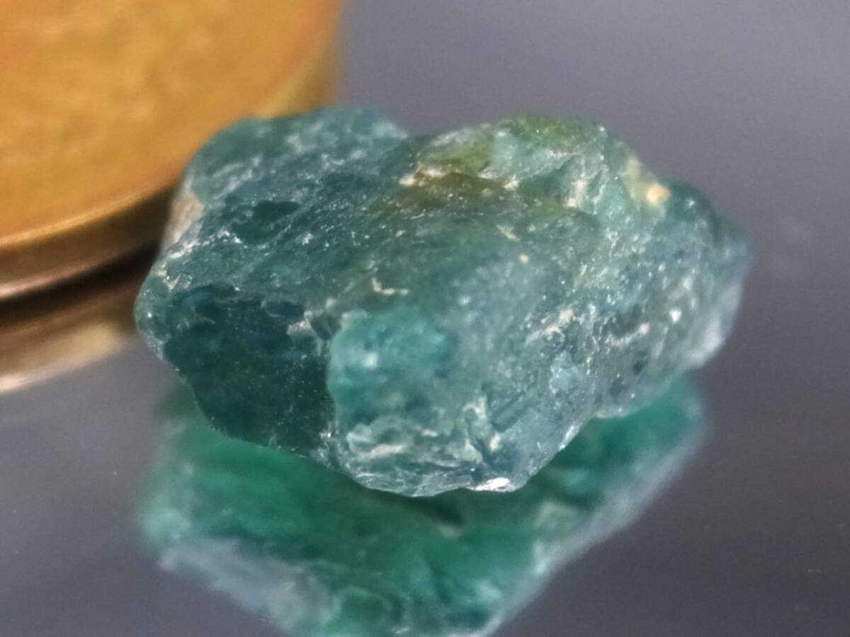 3.21ct 新品・透明感のある高品質な天然グランディディエライト原石 マダガスカル産拍卖