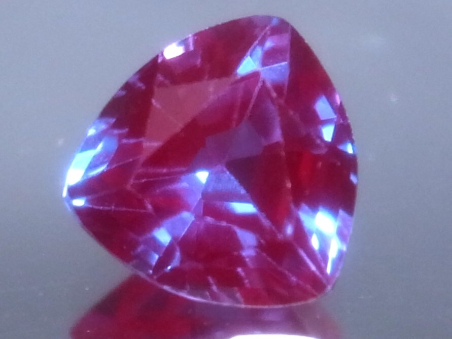 0.91ct b 新品・超希少・天然と同じクリソベル素材の合成アレキサンドライト拍卖