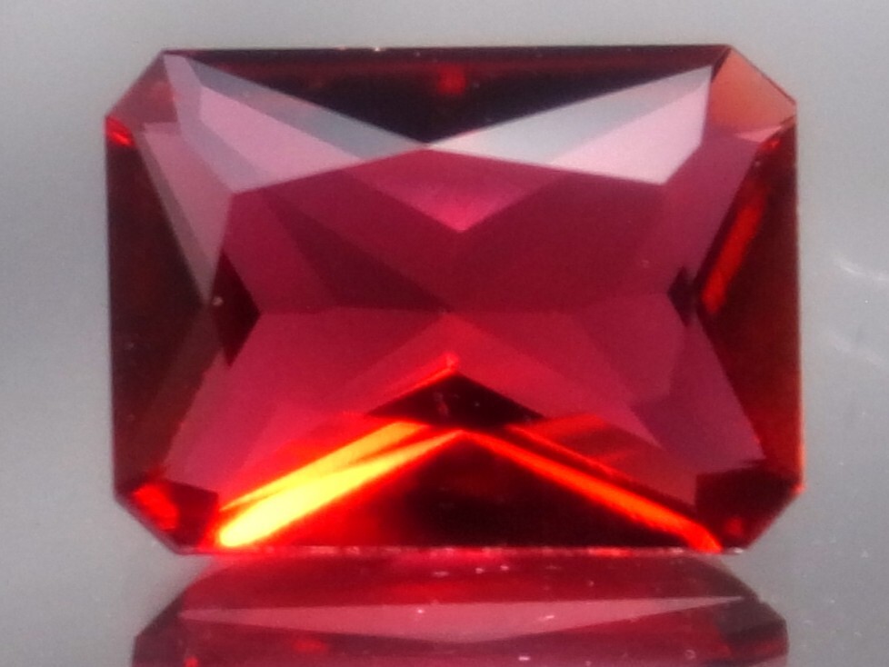 1.07ct c 新品・超希少石ビクスバイト 赤いエメラルド タイラス社製造品 合成レッドベリル拍卖