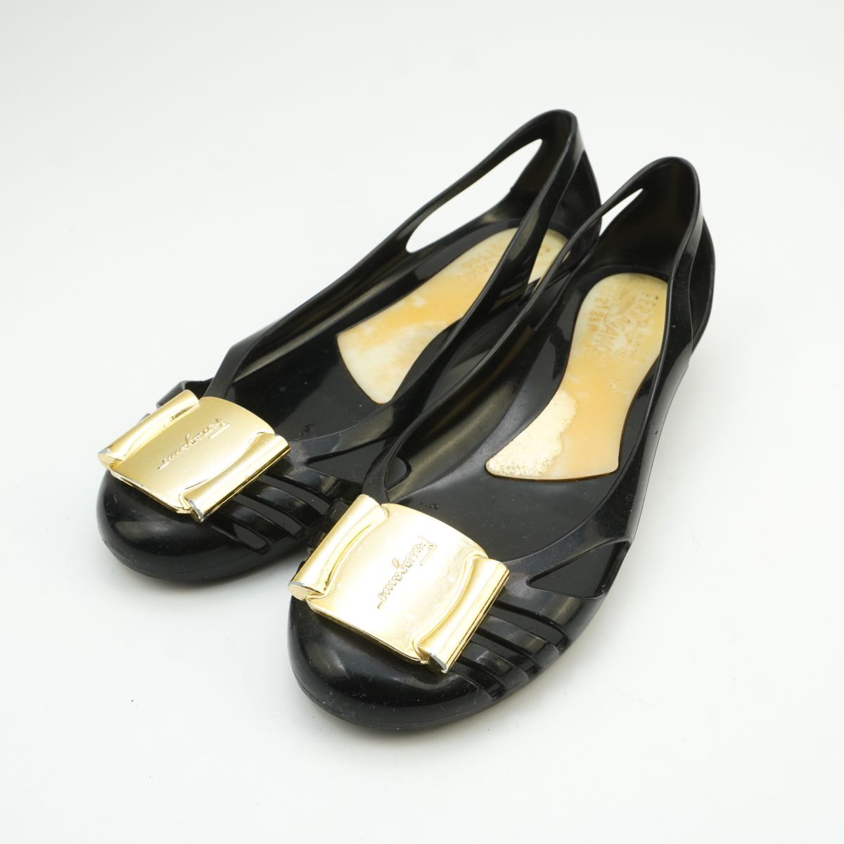 Salvatore Ferragamo サルヴァトーレフェラガモ 6 23.5 ロゴプレートラバーパンプス イタリア製 黒 ブラック/KD19拍卖