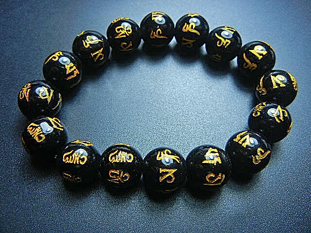 ★西蔵天珠数珠★JFV3733 黒オニキス 金色佛字 12mm梵文彫り 超勧め拍卖