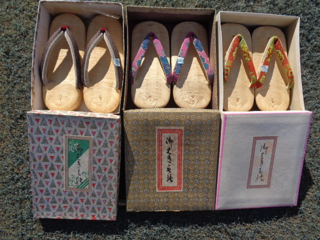 ◆ 畳表草履1足使用済 たたみ表の下駄 側面絵あり未使用 2足 計3足 22~23㎝ 検索 和装履物 和服 拍卖