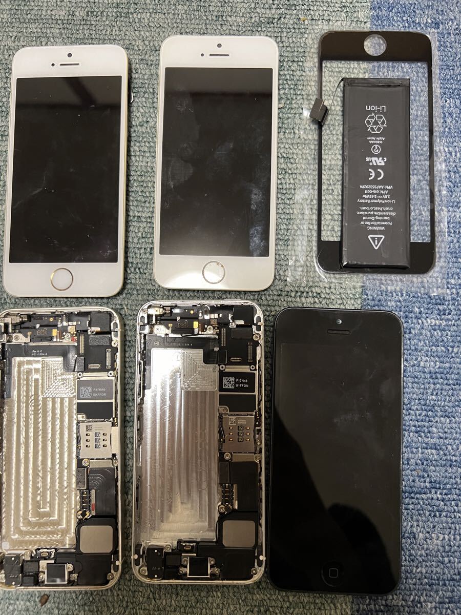 複数のiPhone5. 5s二台、ホワイトとブラック、画面にひびあり。拍卖